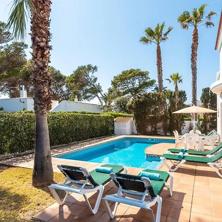 Marta Feriehus Cala Blanca (Menorca)